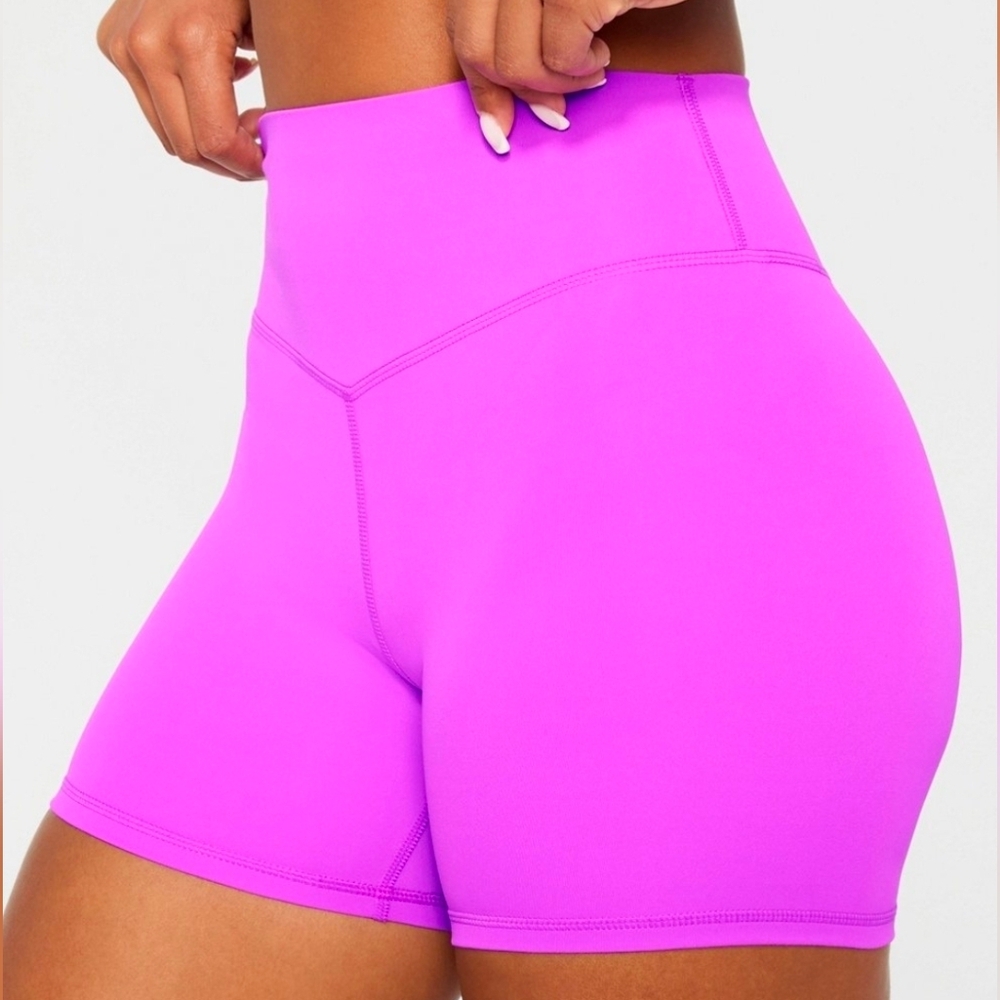 Fabletics PureLuxe High-Waisted TLC Short 4" - Size 2X